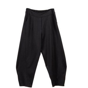 Caposhie, black ladies pants.